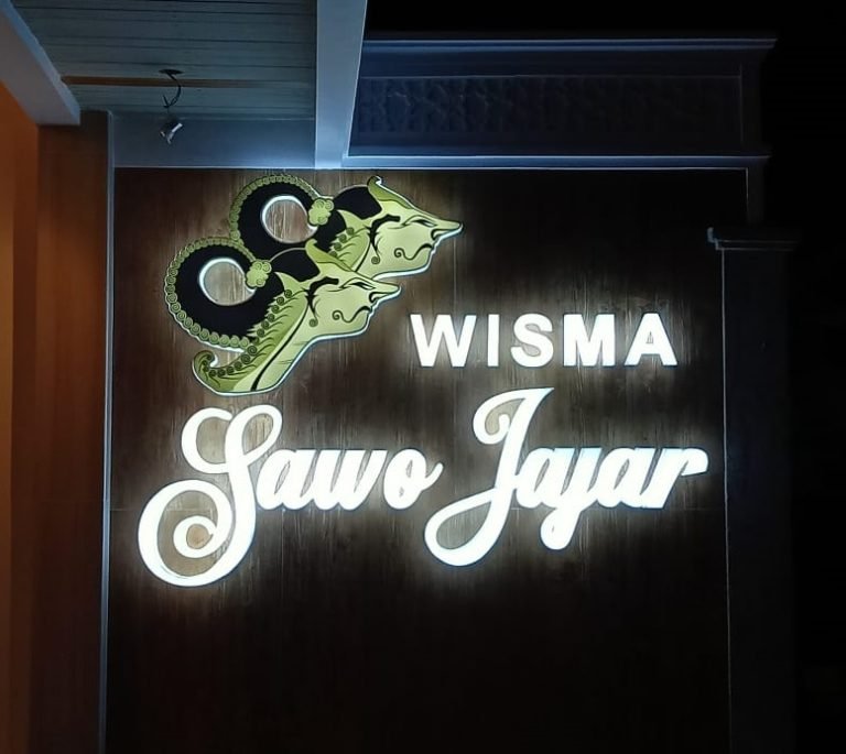 sign acrylic wisma sawo jajar